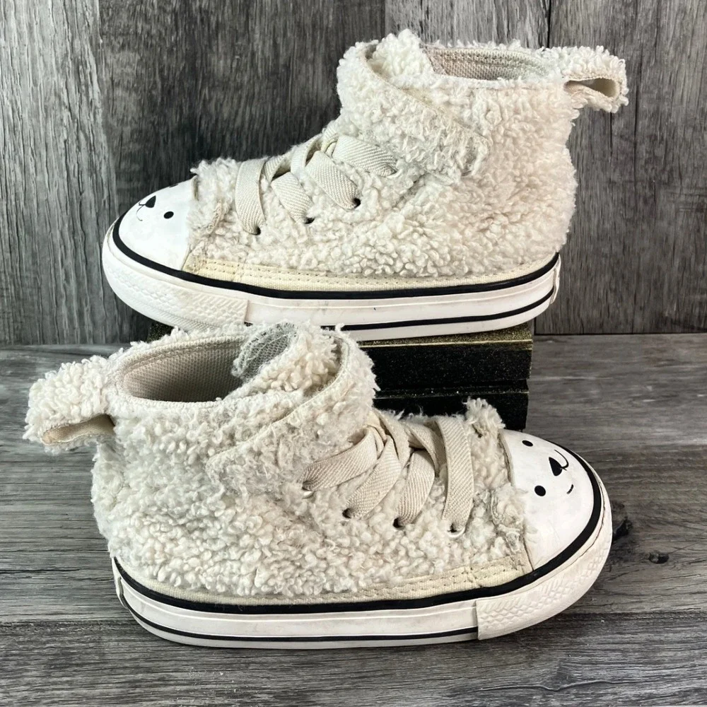 Converse Chuck Taylor All Star Infant 6 Sherpa Polar Bear High Top Shoes A07960C